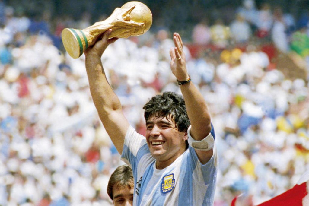 Hình ảnh Maradona và chiếc cup vàng năm 1986