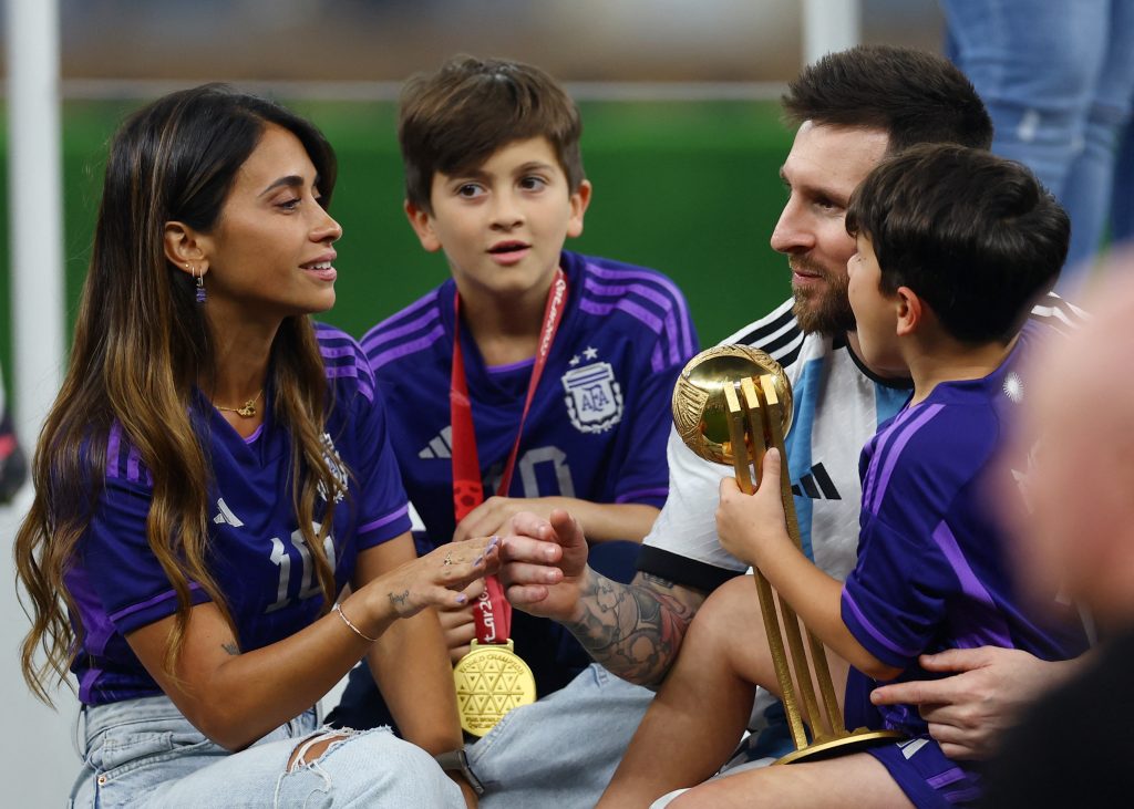 Antonella Roccuzzo là bí quyết của sự hạnh phúc gia đình Messi Antonella Roccuzzo là bí quyết của sự hạnh phúc gia đình Messi