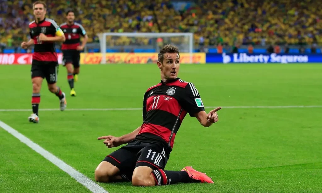 Miroslav Klose là người đang nắm giữ kỷ lục ghi nhiều bàn thắng nhất World Cup