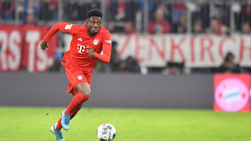 Alphonso Davies cũng gây ấn tượng với tốc độ của mình